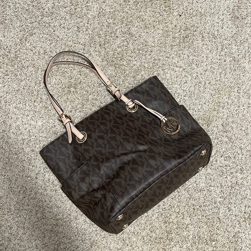 Michael Kors leather purse, EUC